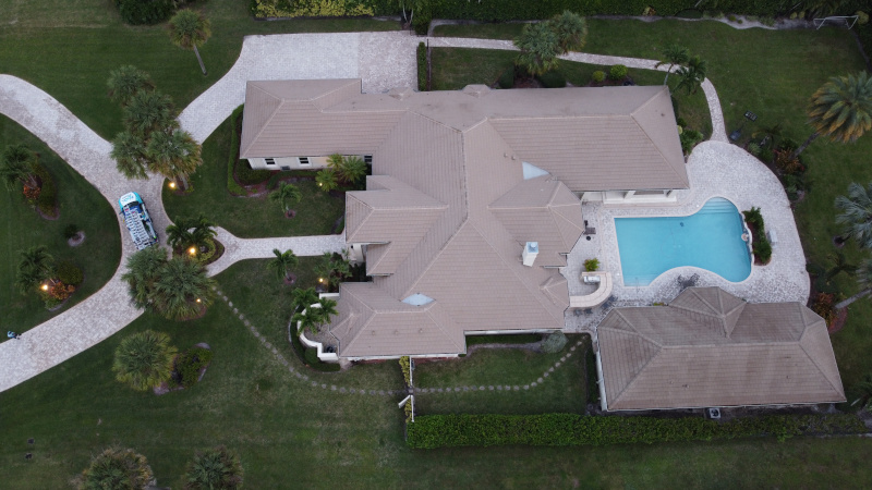 Five Reasons to Add Roof Cleaning to Your Spring Cleaning List
