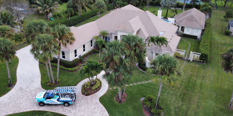Enclosure Cleaning in Lake Worth Beach, Florida